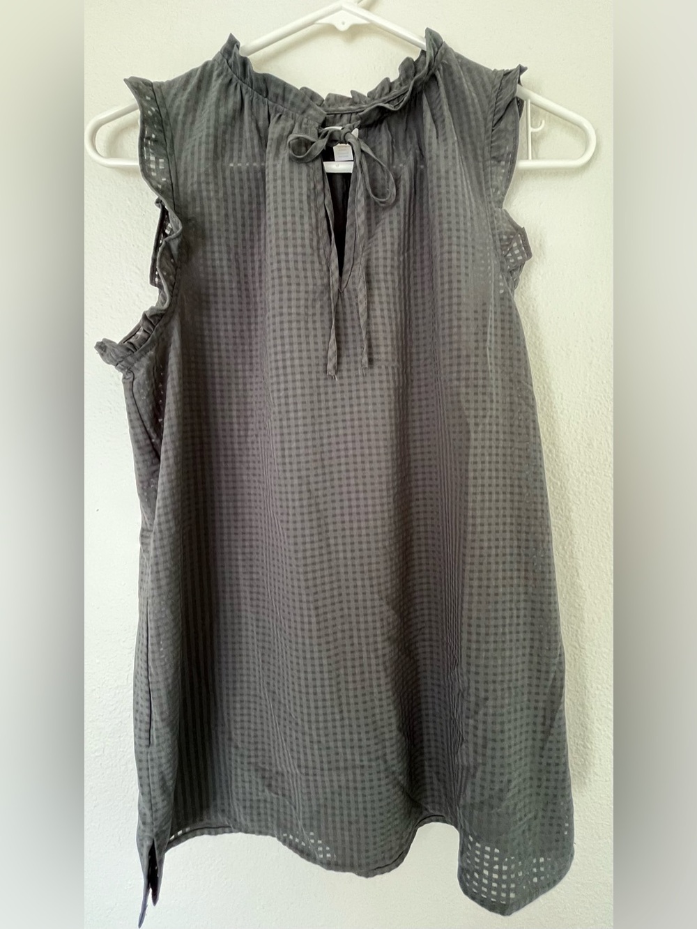 14th & Union Green Sleeveless Tie-Neck Ruffle Sheer Top, Size XS